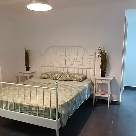 Tsampikas House *